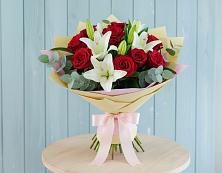 Букет цветов из:  Лилии и Розы в Юдино