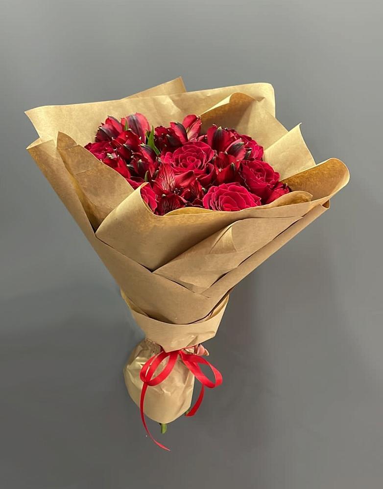 Букет цветов из: Альстромерии и Розы в Юдино