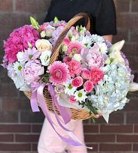 Композиция солнечный день в Юдино Цветочная композиция из Розы, Хризантемы, Пионы и Лизиантусы в корзине в Юдино