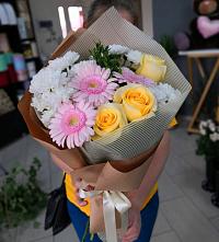 Букет цветов из:  Герберы, Розы и Хризантемы в Юдино