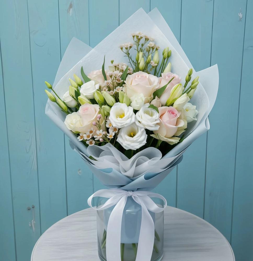 Букет цветов из: Розы и Лизиантусы в Юдино