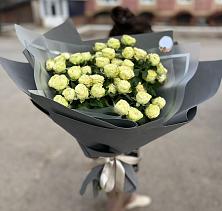 Букет Белые кустовые розы Солинеро в Юдино