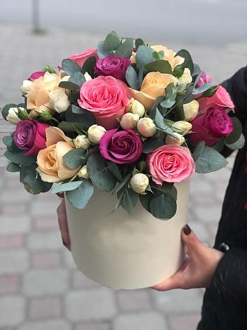Цветочная композиция из Розы в шляпной коробке в Юдино