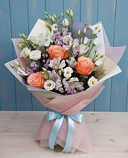 Букет цветов из:  Лизиантусы, Розы, Альстромерии и Гипсофила в Юдино