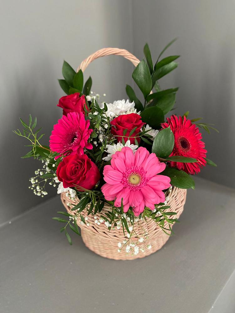 Цветочная композиция из Розы, Хризантемы и Герберы в корзине в Юдино