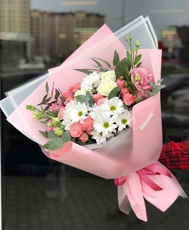 Букет цветов из: Розы, Лизиантусы и Хризантемы в Юдино