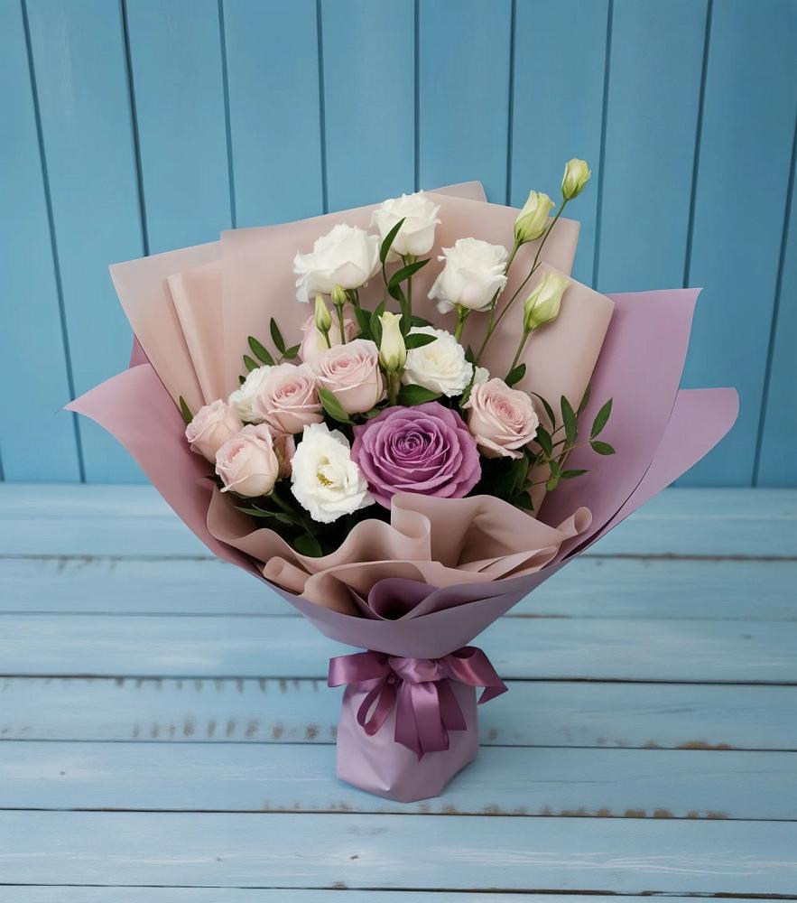 Букет цветов из: Розы и Лизиантусы в Юдино